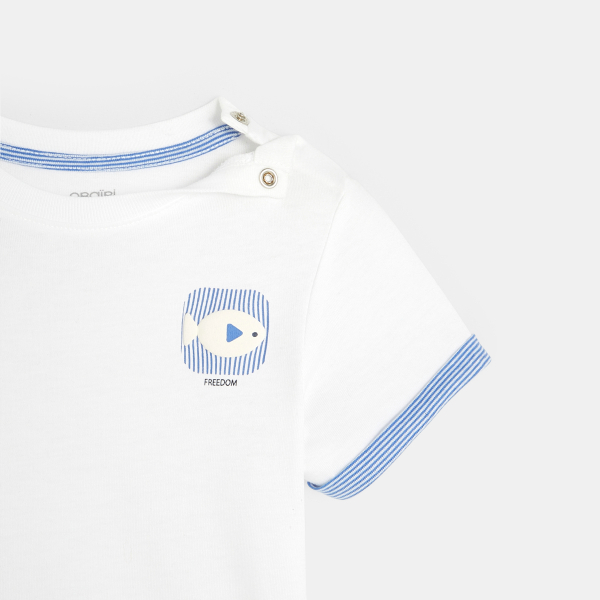 تي شيرت مع نقوش